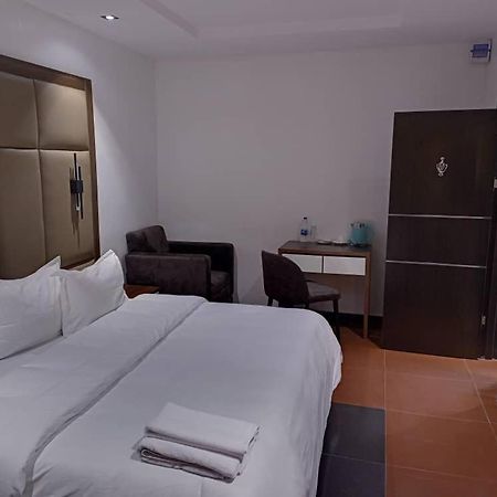 Hotel 35 Embassy 拉各斯 外观 照片