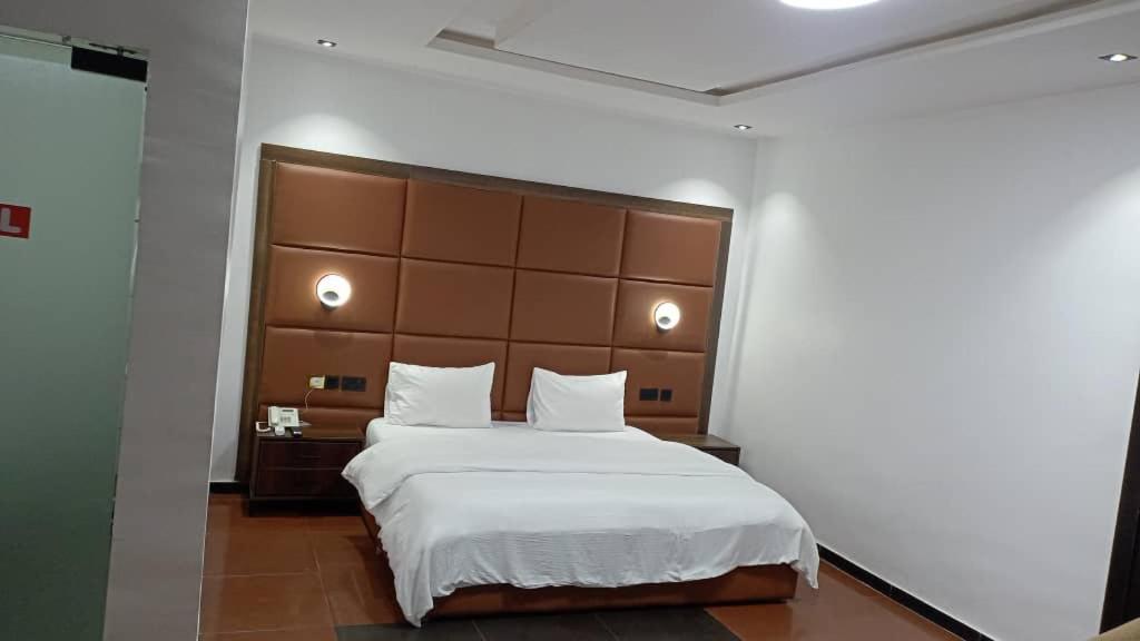 Hotel 35 Embassy 拉各斯 外观 照片