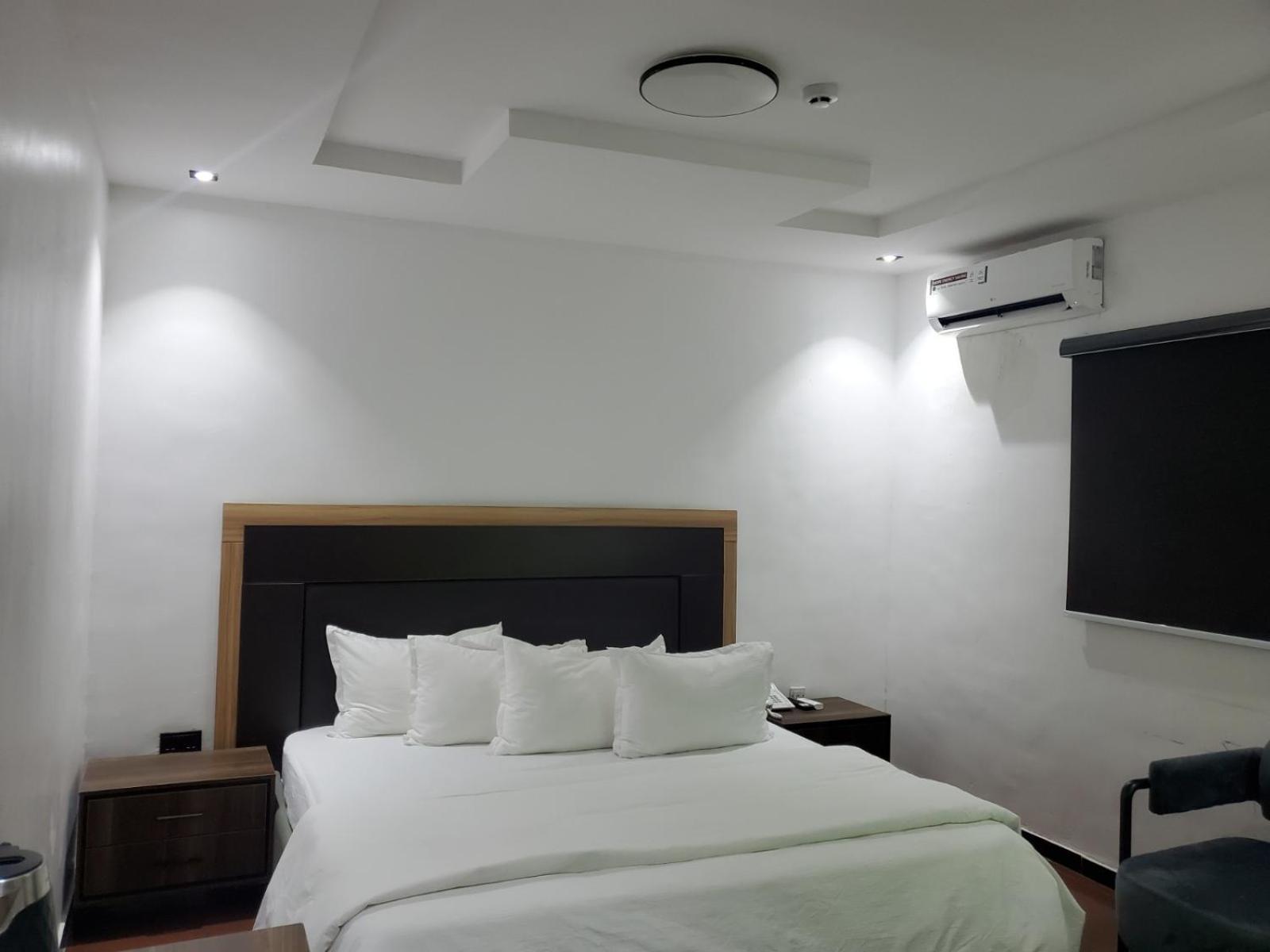 Hotel 35 Embassy 拉各斯 外观 照片