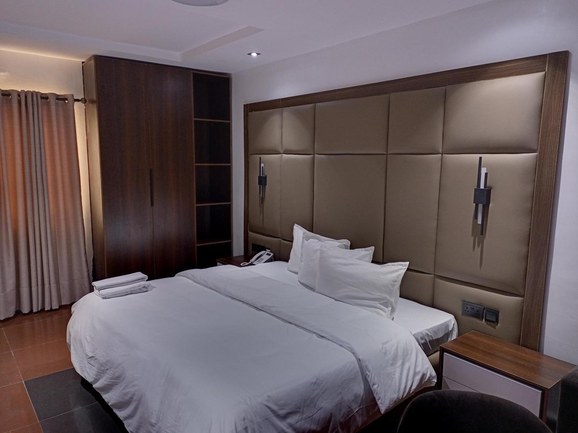 Hotel 35 Embassy 拉各斯 外观 照片