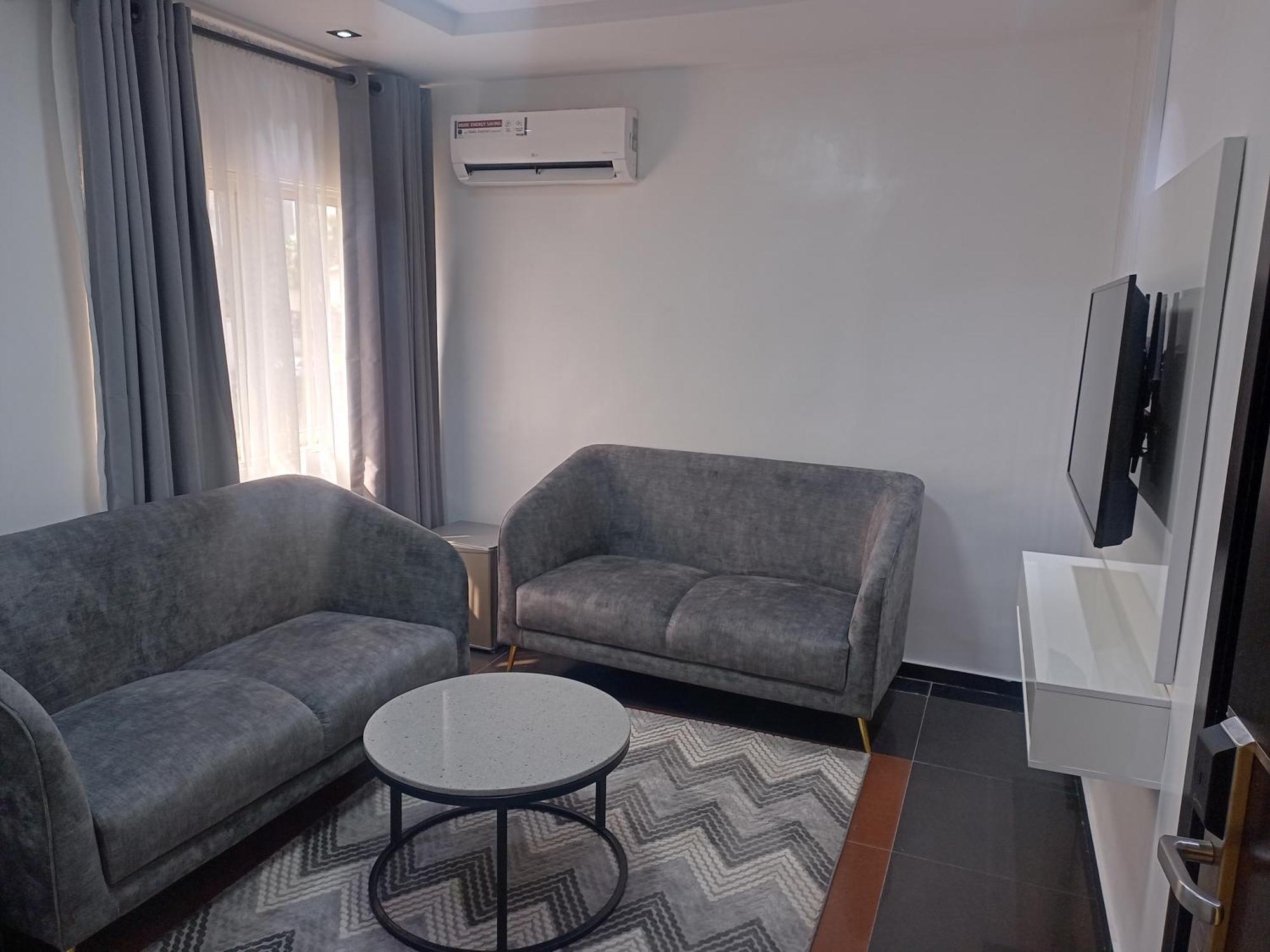 Hotel 35 Embassy 拉各斯 外观 照片