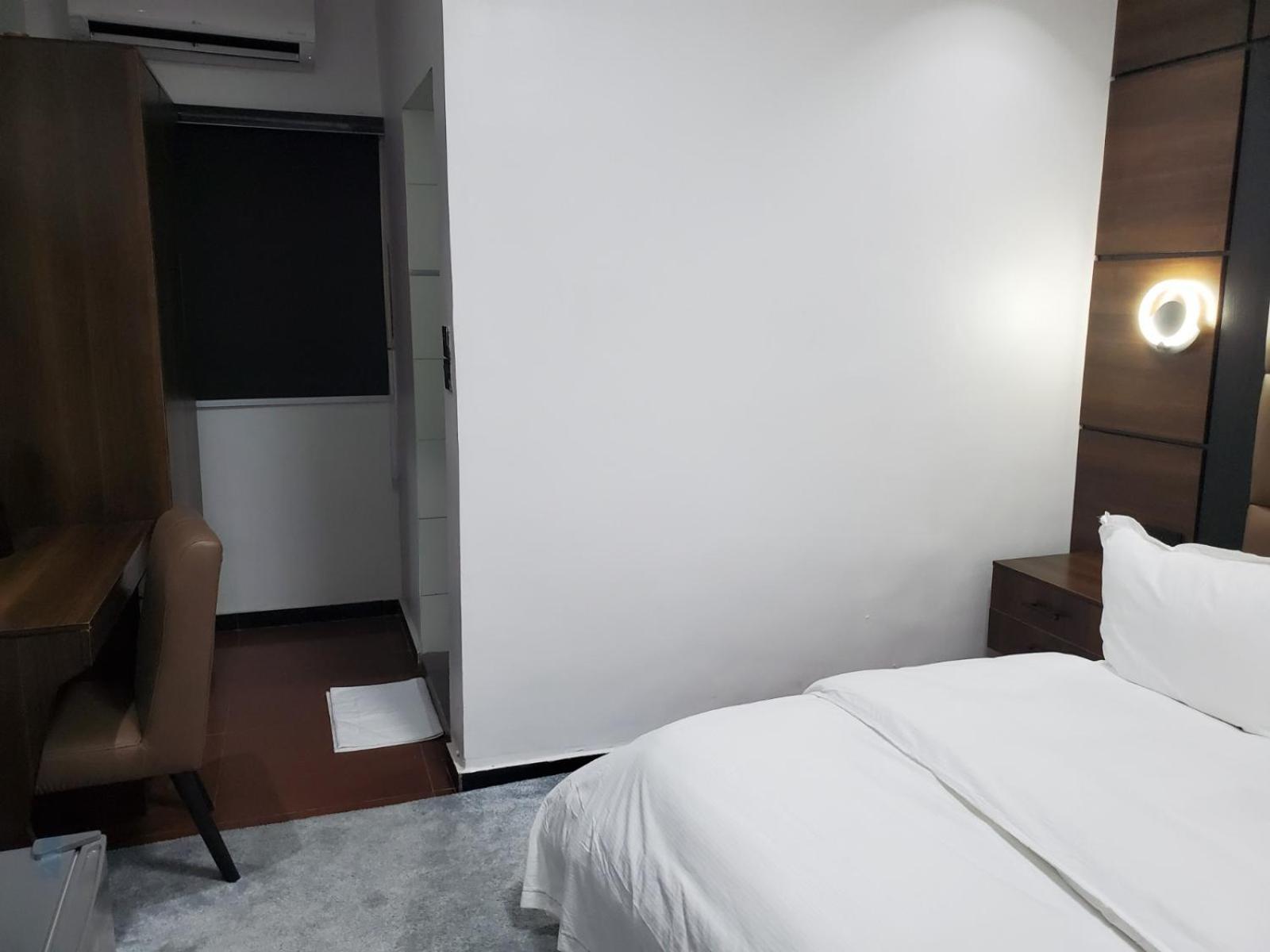 Hotel 35 Embassy 拉各斯 外观 照片